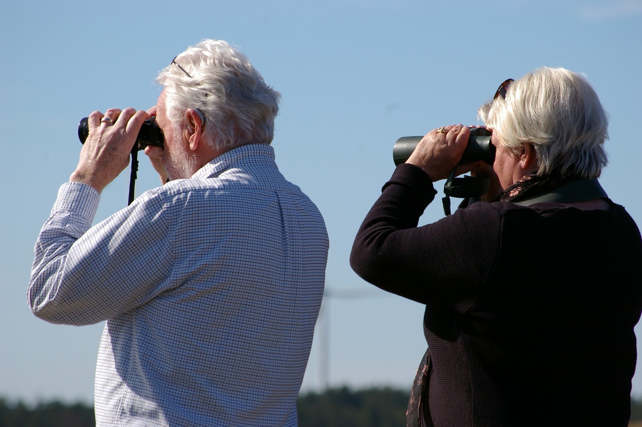 binoculars-2194228_1280