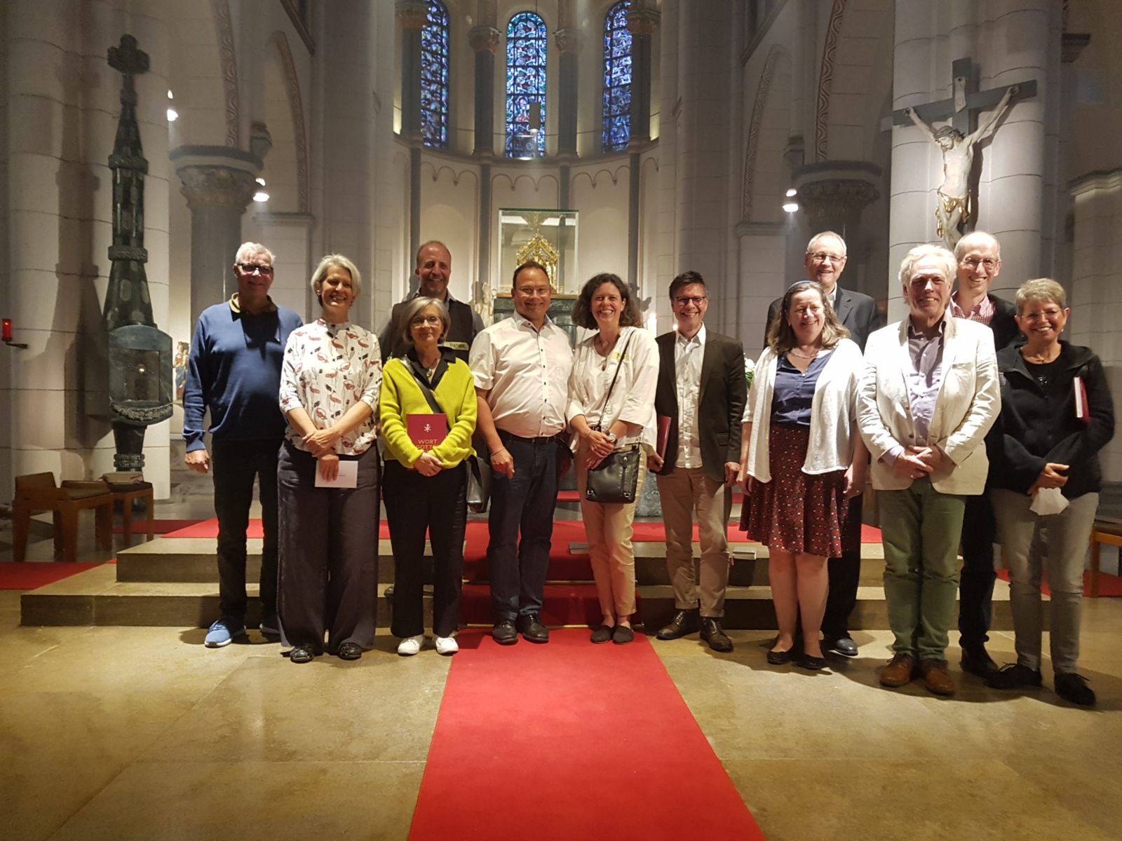 Feierliche Ernennung der Wortgottesdienstleiter:innen in Deuz. Auf dem Foto sind leider nicht alle ernannten Wortgottesdienstleiter:innen abgebildet.